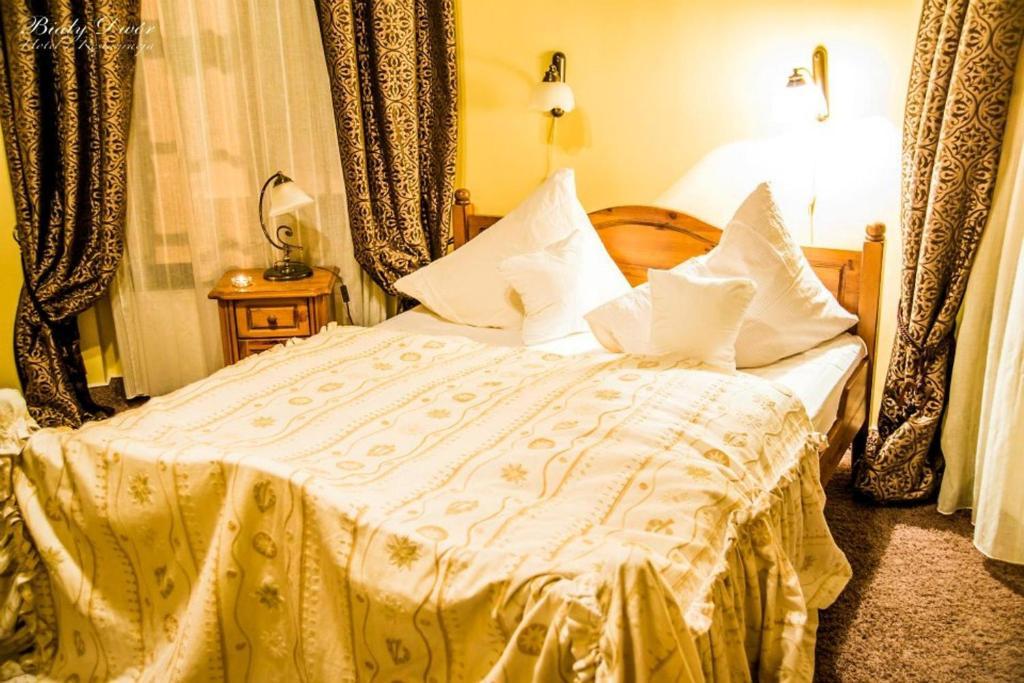 Bialy Dwor Bed & Breakfast Kwidzyn Rom bilde