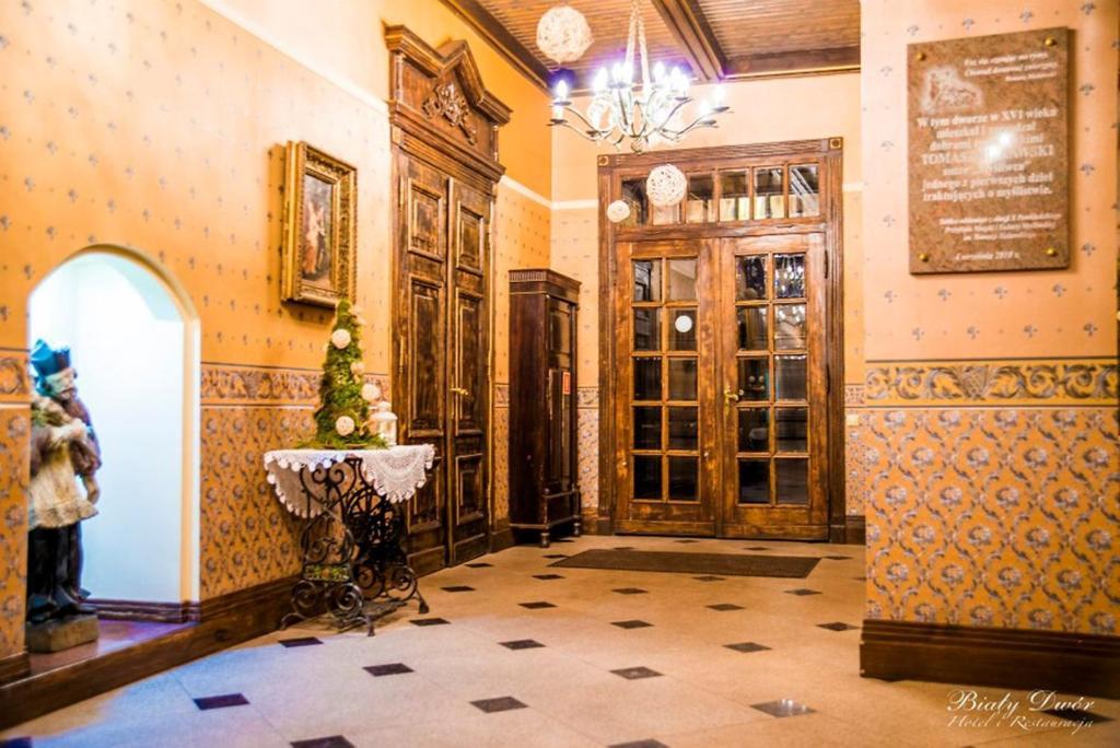 Bialy Dwor Bed & Breakfast Kwidzyn Eksteriør bilde