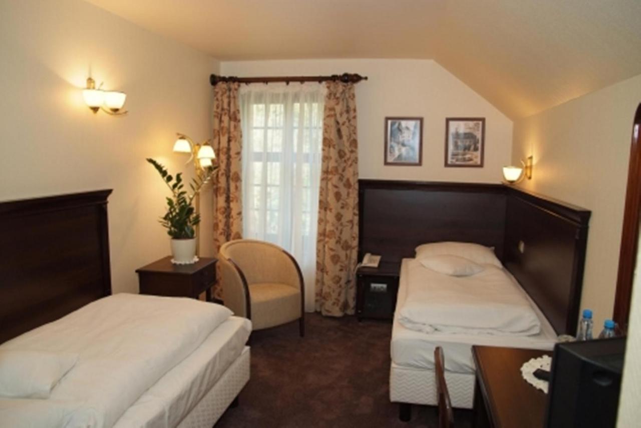 Bialy Dwor Bed & Breakfast Kwidzyn Rom bilde